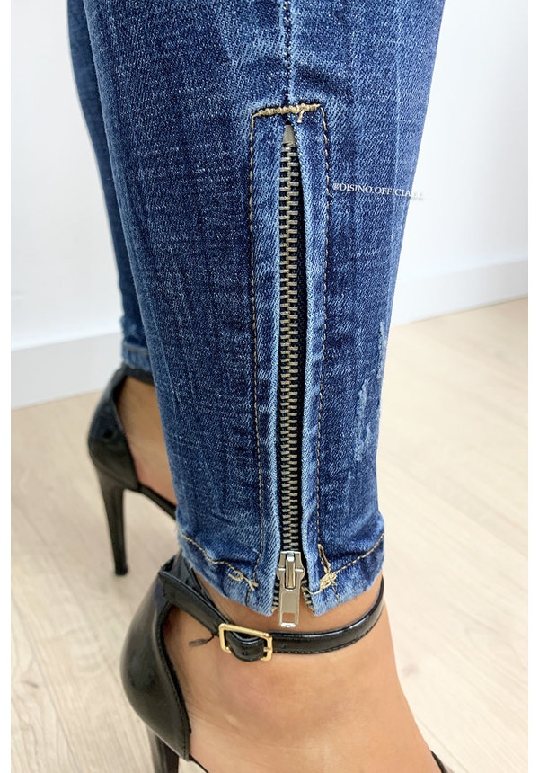 QUEEN HEARTS JEANS - DARK BLUE - RIPPED KNEE ANKLE ZIP - 9251