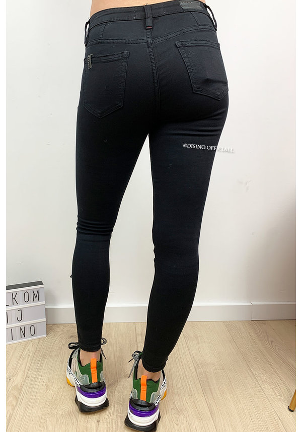 QUEEN HEARTS JEANS - BLACK - SKINNY CROP RIPPED ROLL UP - 683