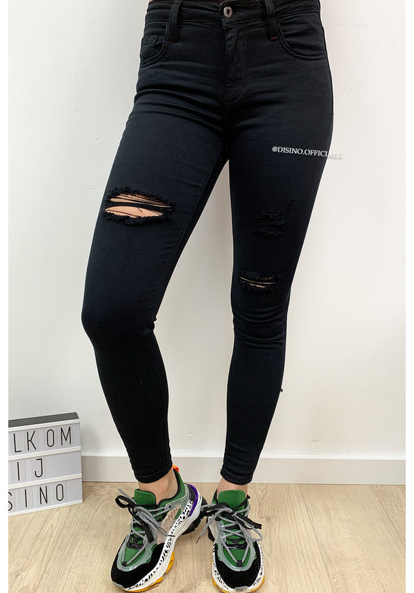 QUEEN HEARTS JEANS - BLACK - SKINNY CROP RIPPED ROLL UP - 683