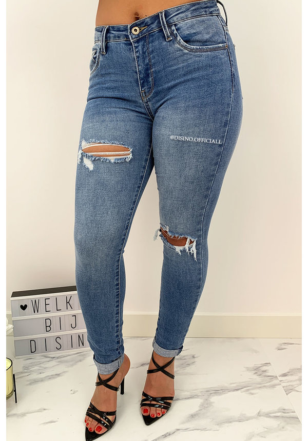 QUEEN HEARTS JEANS - BLUE - SUPER SKINNY RIPPED ROLL UP - 686