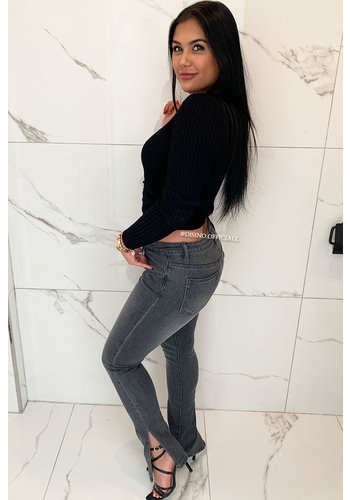 flared jeans met split