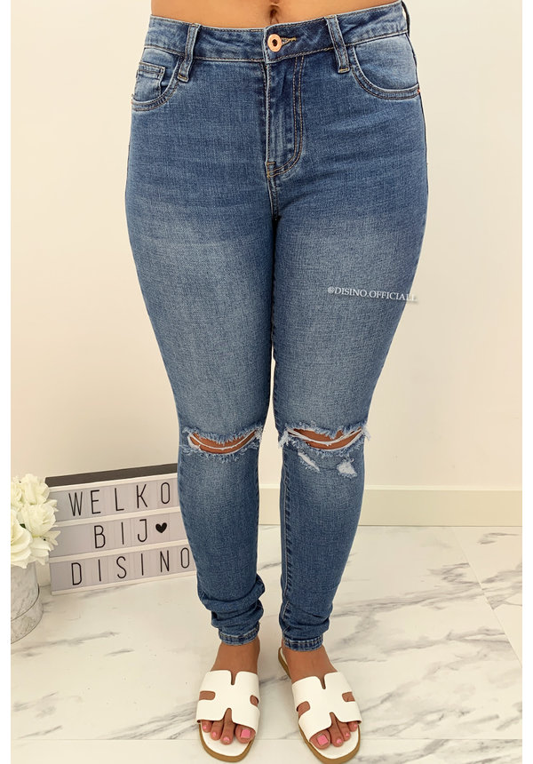 QUEEN HEARTS JEANS - BLUE - SUPER SKINNY RIPPED KNEE - 694