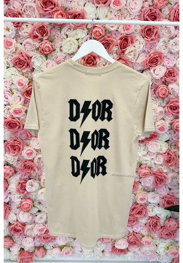 beige oversized tee