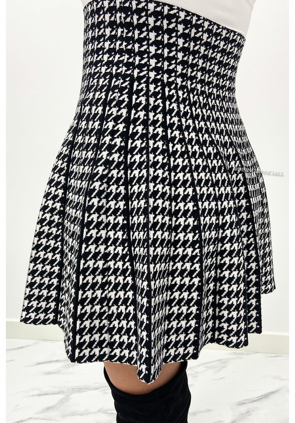 WHITE - 'DYLA SKIRT' - INSPIRED PRINT PLISSE A-LINE SKIRT