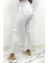 QUEEN HEARTS JEANS - WHITE - RIPPED KNEE SKINNY HIGH WAIST JEANS  - Q020