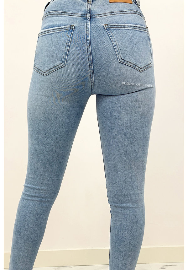 QUEEN HEARTS JEANS - LIGHT BLUE - PERFECT HIGH WAIST JEANS - 907