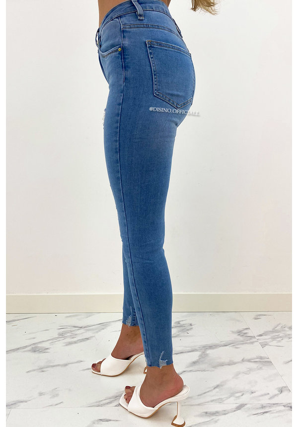 QUEEN HEARTS JEANS - LIGHT BLUE - SKINNY JEANS FRAY HEM - 767