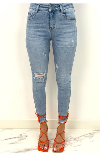 REDIAL - LIGHT BLUE - MEDIUM WAIST SKINNY JEANS CROPPED - 8082 REDIAL - LIGHT BLUE - MEDIUM WAIST SKINNY JEANS CROPPED - 8082