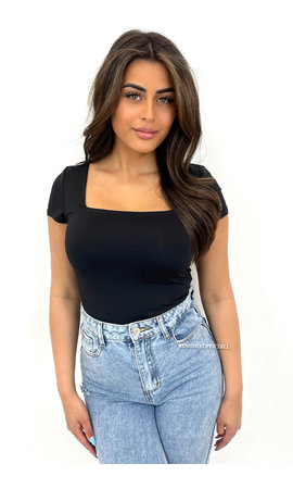 BLACK - 'SHORT NICOLE SQUARE' - PERFECT FIT SHORT SLEEVE TOP