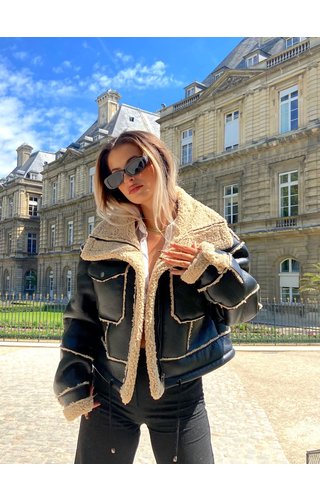 BLACK/NUDE - 'GAIA' - PREMIUM QUALITY CROPPED LAMMY COAT BLACK/NUDE - 'GAIA' - PREMIUM QUALITY CROPPED LAMMY COAT