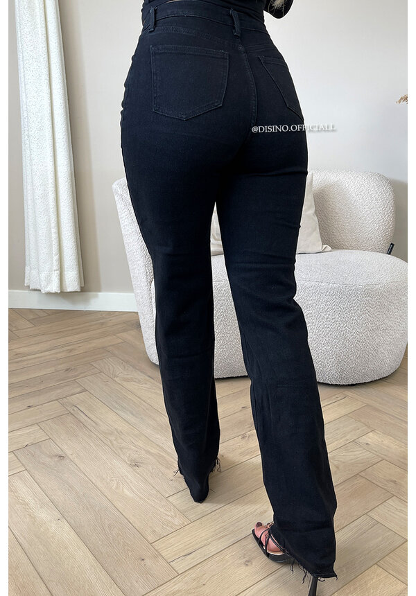 BLACK - 'BEVERLY' - EXTRA LONG SUPER STRETCH STRAIGHT LEG JEANS