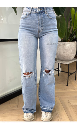 LIGHT BLUE - 'MANCHESTER' - STRETCH RIPPED KNEE WIDE LEG JEANS - 3358