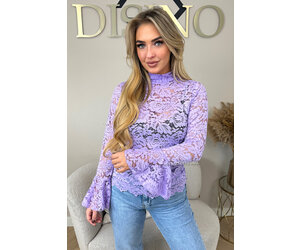 lila-lizze-bell-sleeve-lace-