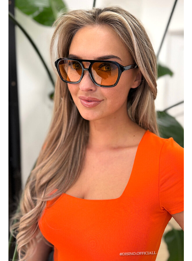 ORANGE - 'SHORT NICOLE SQUARE' - PERFECT FIT SHORT SLEEVE TOP