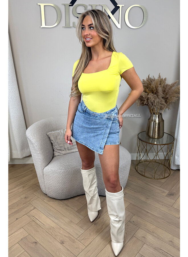 YELLOW - 'SHORT NICOLE SQUARE' - PERFECT FIT SHORT SLEEVE TOP