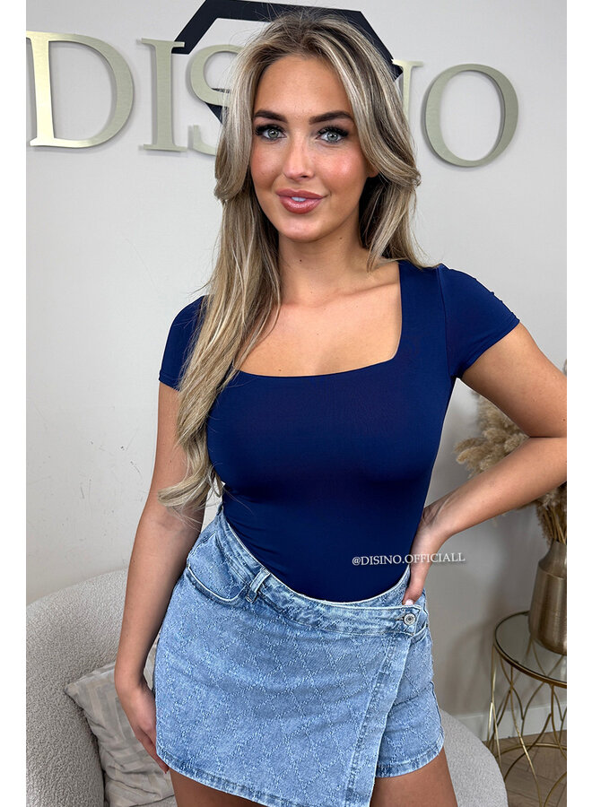 NAVY BLUE - 'SHORT NICOLE SQUARE' - PERFECT FIT SHORT SLEEVE TOP