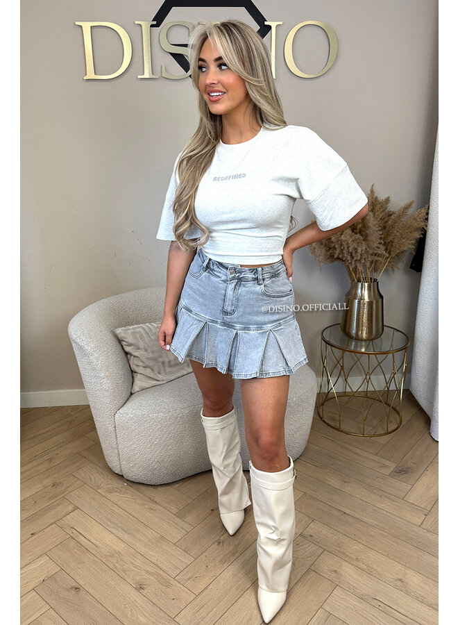 LIGHT GREY - 'JUNE SKORT' - PLISSÉ STRETCH DENIM SKORT