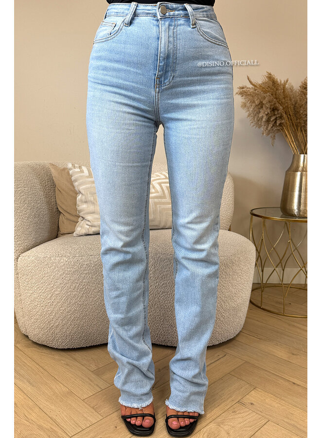 LIGHT BLUE - 'BEVERLY' - EXTRA LONG SUPER STRETCH STRAIGHT LEG JEANS