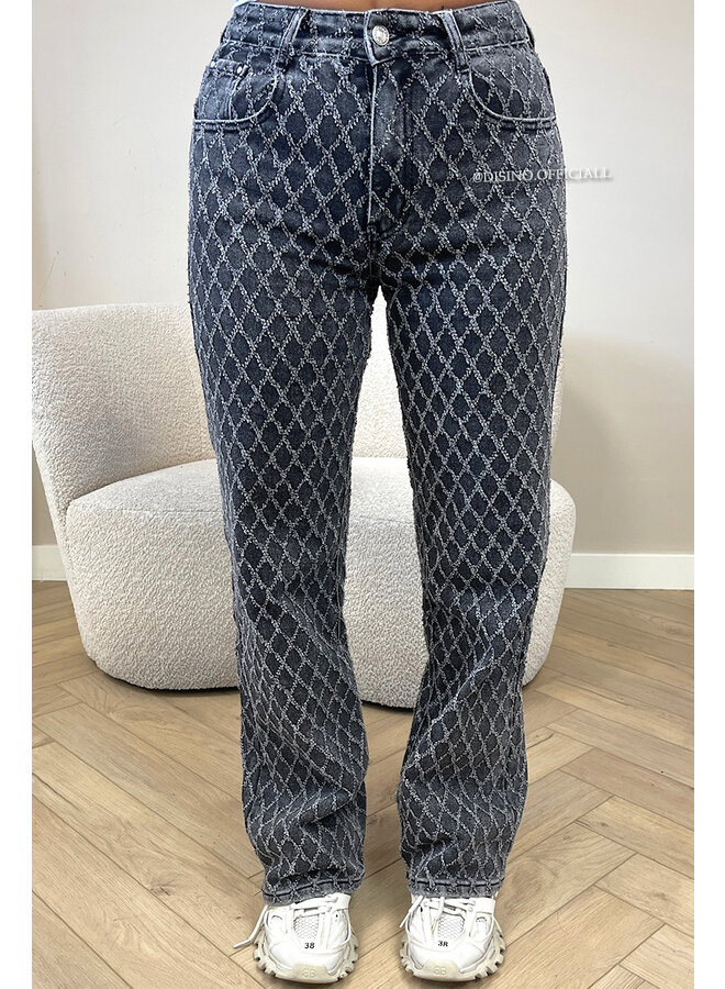 BLACK - 'ASHLEY JEANS' - SUPER STRETCH INSPIRED RELIEF  STRAIGHT LEG JEANS