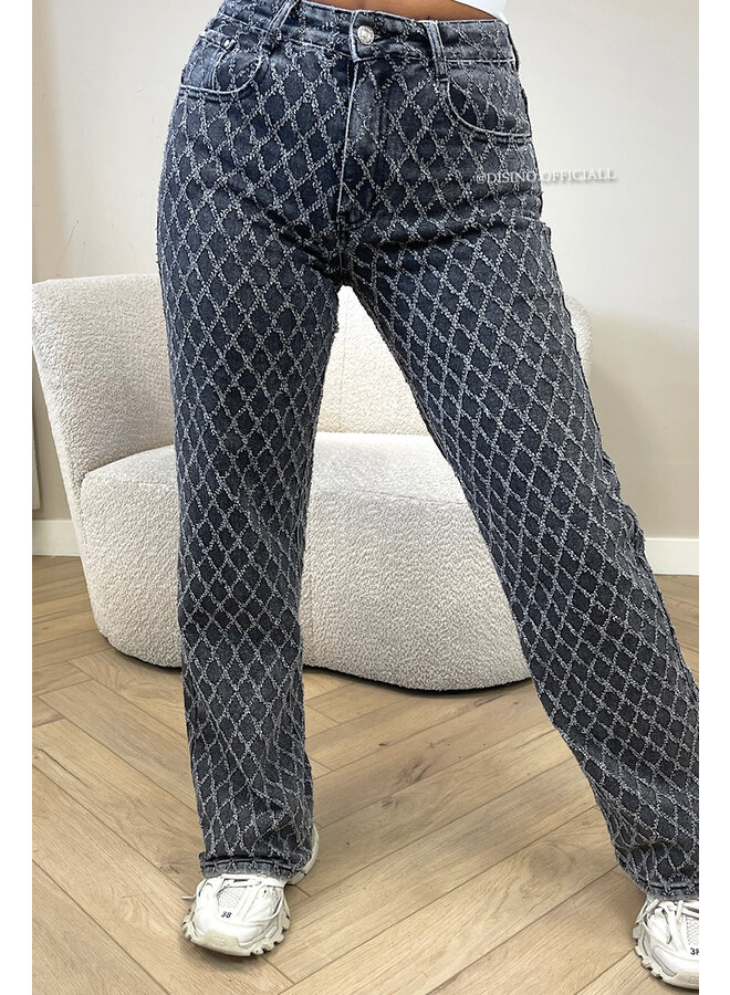 BLACK - 'ASHLEY JEANS' - SUPER STRETCH INSPIRED RELIEF  STRAIGHT LEG JEANS