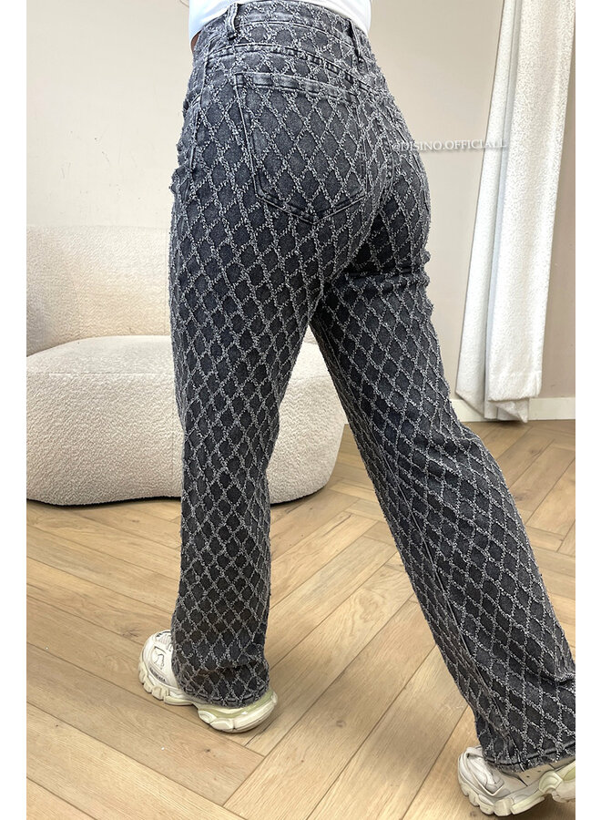 BLACK - 'ASHLEY JEANS' - SUPER STRETCH INSPIRED RELIEF  STRAIGHT LEG JEANS