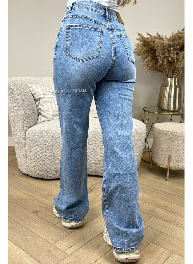 LIGHT BLUE - 'LONDON' - STRETCH RIPPED KNEE BOYFRIEND JEANS - 3329