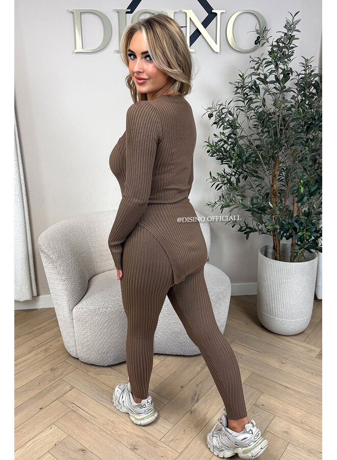 TAUPE - 'LISA' - BASIC RIBBED V-NECK TWO PIECE SET