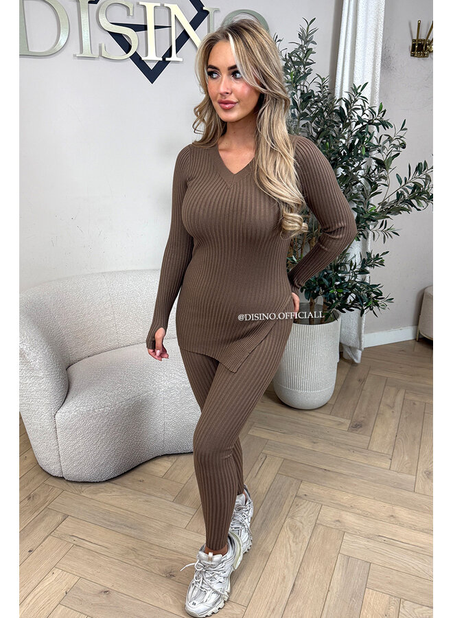 TAUPE - 'LISA' - BASIC RIBBED V-NECK TWO PIECE SET