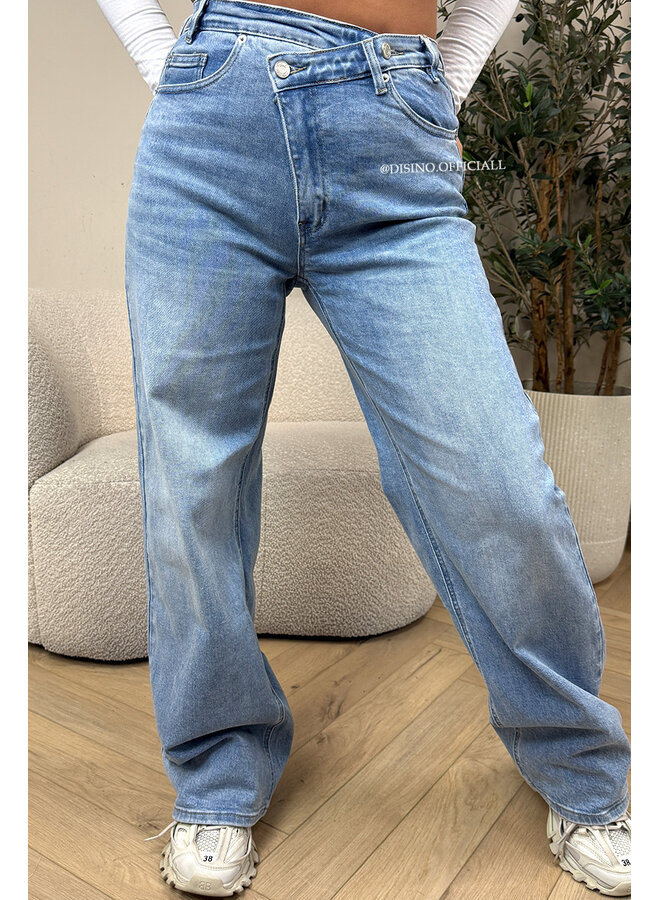 LIGHT BLUE - 'JOYA JEANS' - CROSS WAIST SUPER STRETCH STRAIGHT LEG JEANS