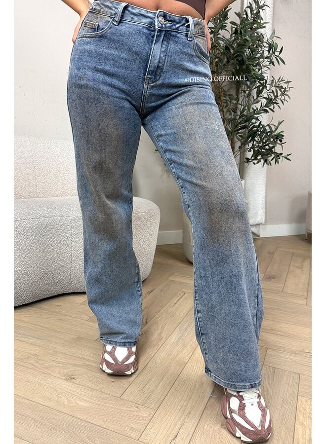 LIGHT BLUE - 'KRAKAU JEANS' - MEDIUM WAIST STRETCH DIRTY WASH JEANS