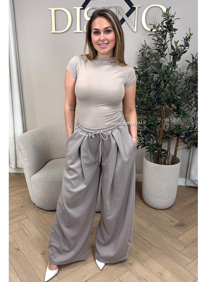 TAUPE - 'MIA SHORTSLEEVE TOP' - PERFECT FIT HIGH NECK SHORTSLEEVE TOP