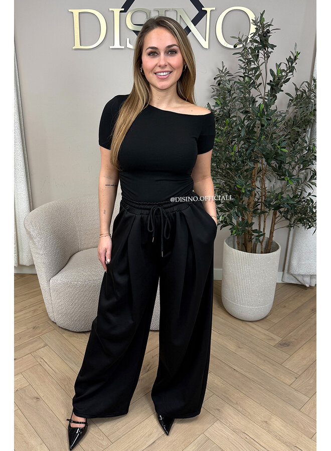 BLACK - 'ESMEE' - ONE-SHOULDER SHORTSLEEVE TOP