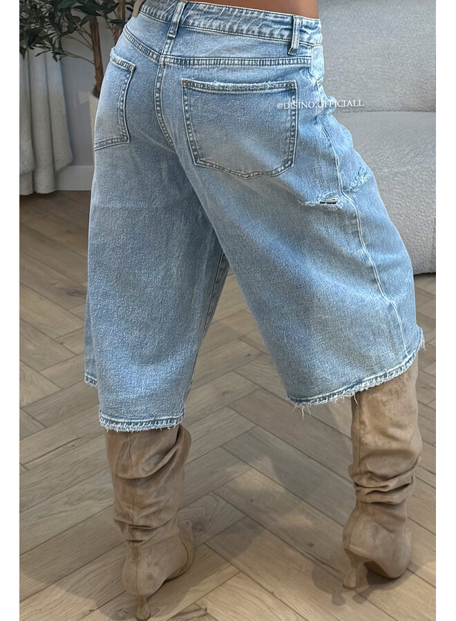 LIGHT BLUE - 'ROWIE BERMUDA' - BAGGY FIT STRETCH SIDE CUT BERMUDA JEANS