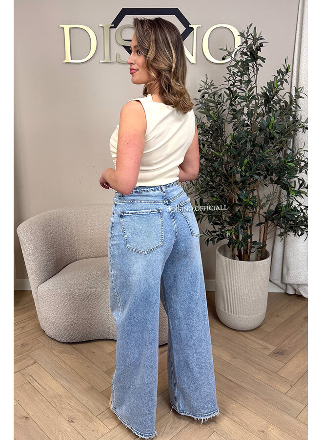 ECRU - 'DAISY TOP' - STRETCH RUCHED CLASSY TOP