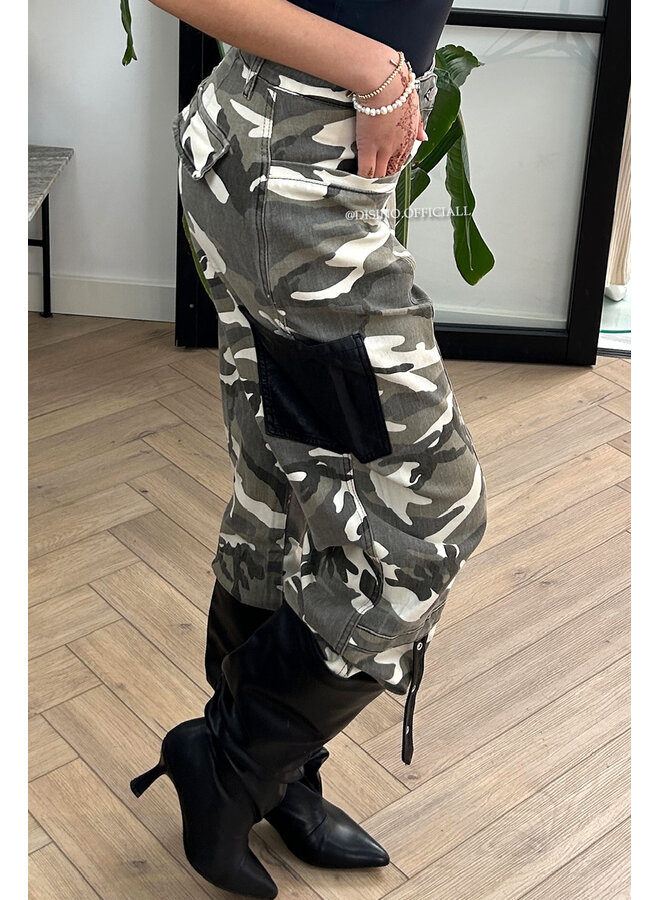 GREY CAMO - 'RIVER JEANS' - SUPER STRETCH CARGO CAMO JEANS