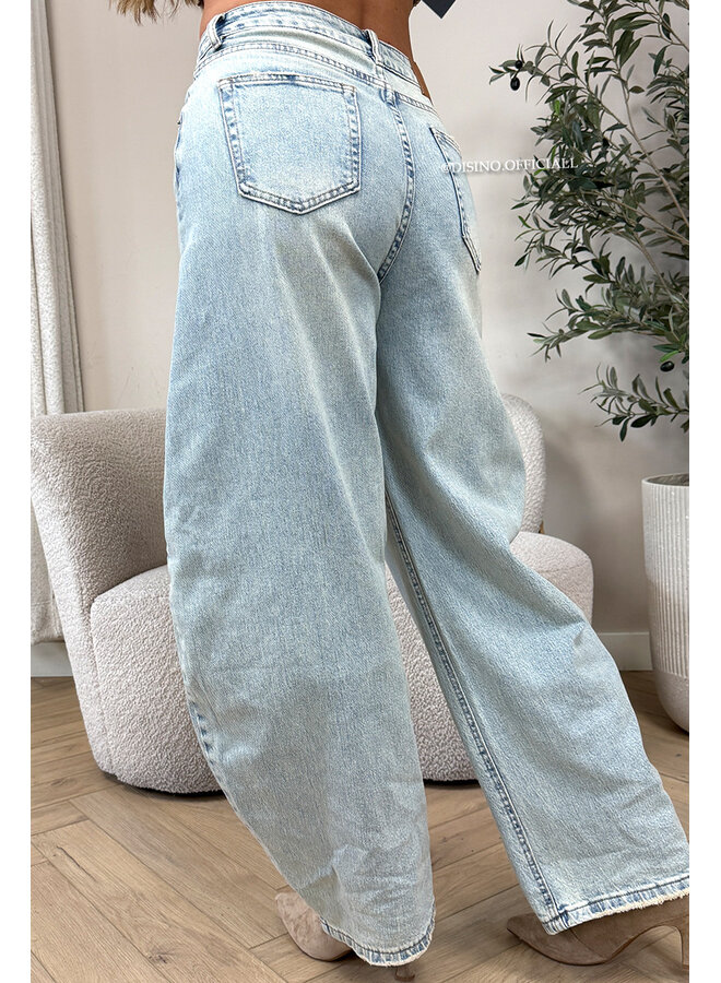 LIGHT BLUE - 'MONICA JEANS' - RIPPED KNEE VIRAL STRETCH BARREL JEANS
