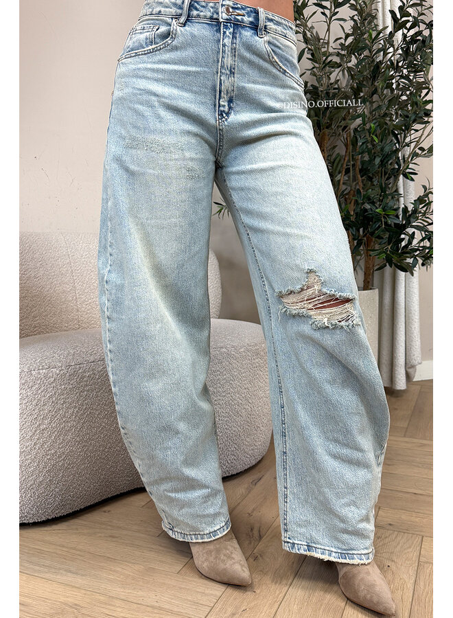 LIGHT BLUE - 'MONICA JEANS' - RIPPED KNEE VIRAL STRETCH BARREL JEANS