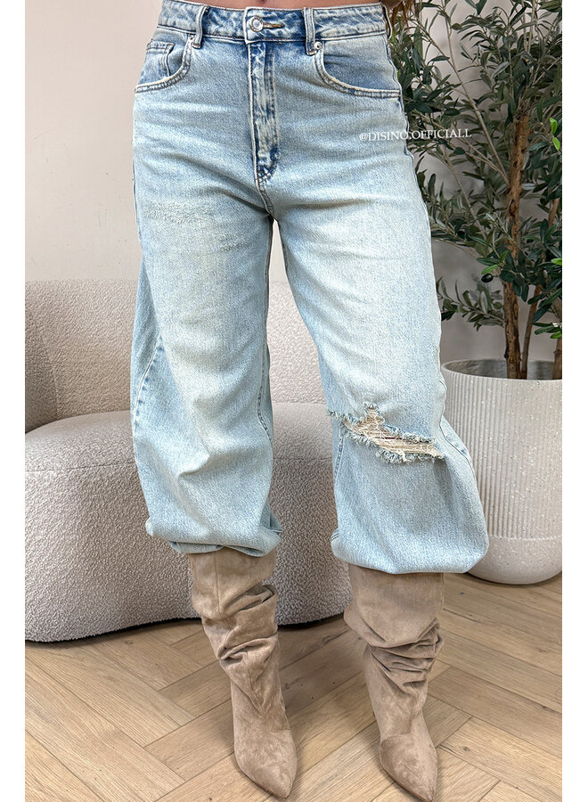 LIGHT BLUE - 'MONICA JEANS' - RIPPED KNEE VIRAL STRETCH BARREL JEANS