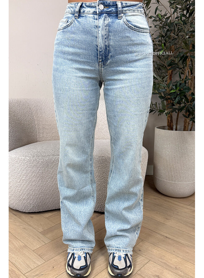 VINTAGE WASHING - 'BERLIN' - STRETCH VIRAL RIPPED STRAIGHT LEG JEANS