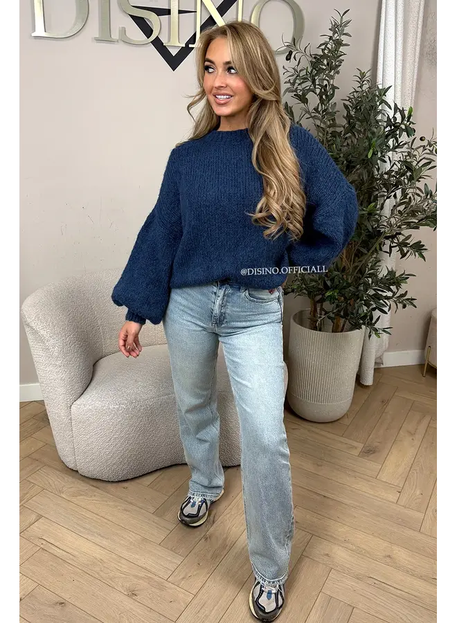 VINTAGE WASHING - 'BERLIN' - STRETCH VIRAL RIPPED STRAIGHT LEG JEANS