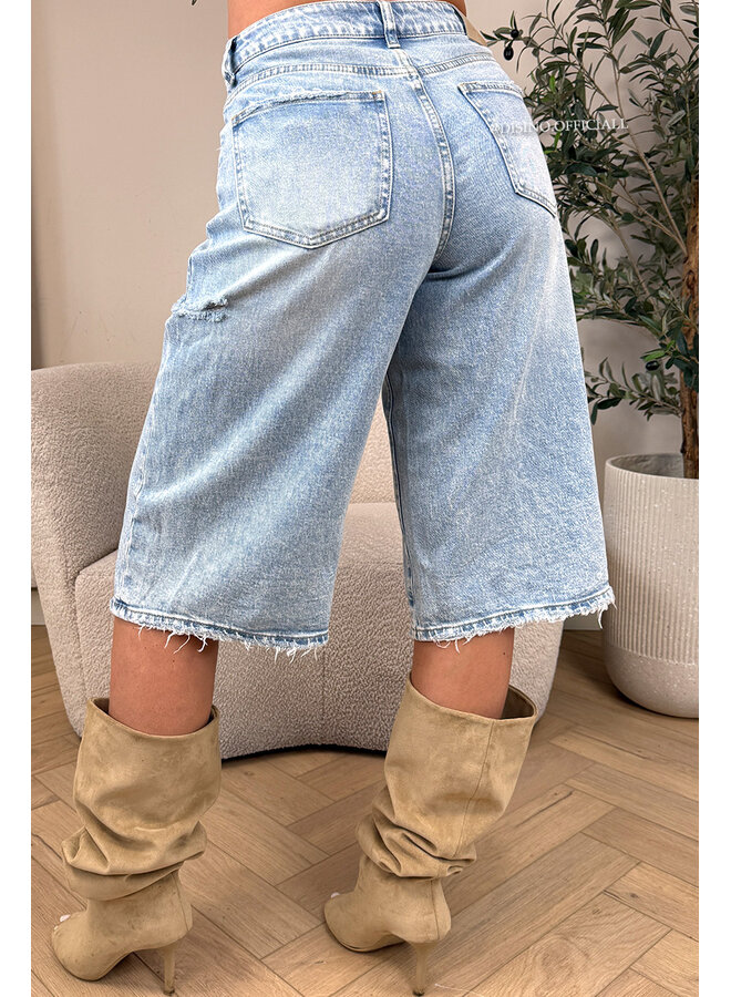 LIGHT BLUE - 'ROWIE BERMUDA' - BAGGY FIT STRETCH SIDE CUT BERMUDA JEANS
