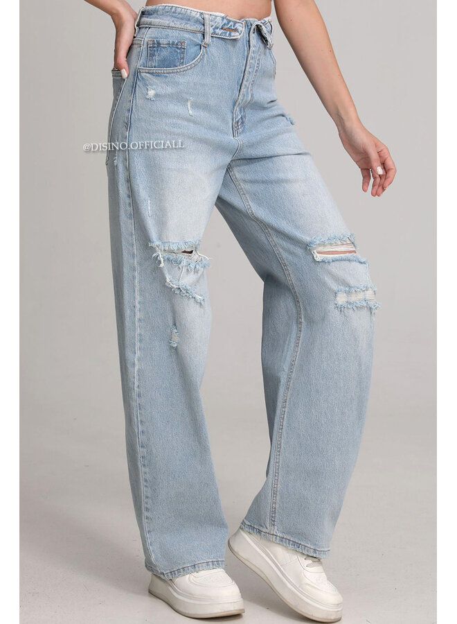 LIGHT BLUE - 'LISBOA JEANS' - STRETCH DESTROYED FOLDED JEANS