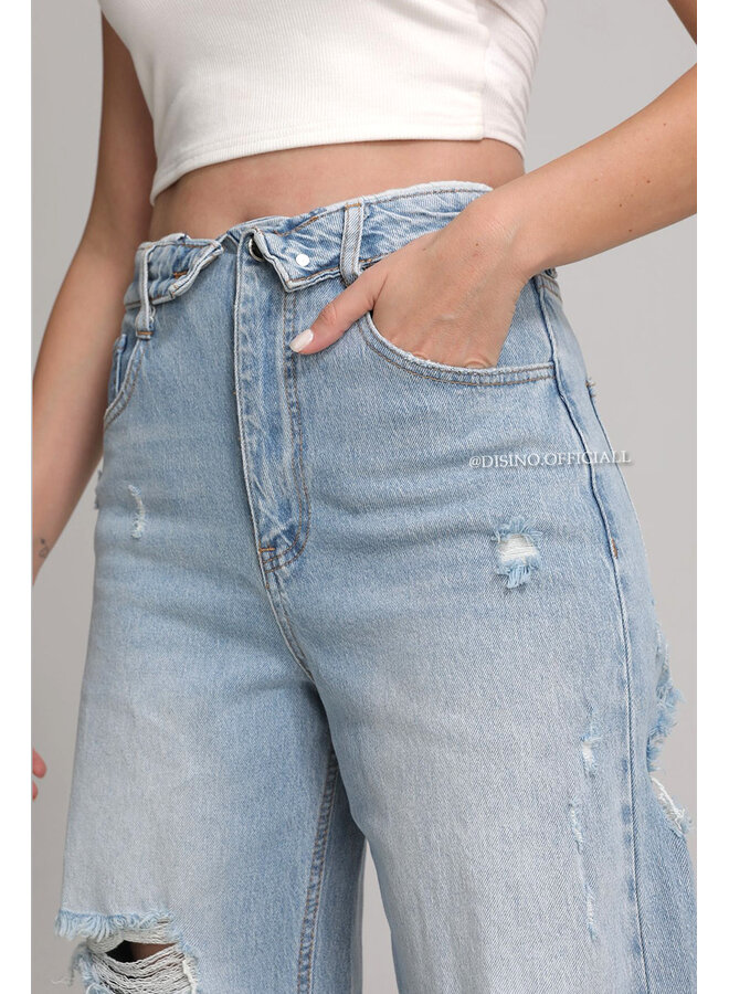 LIGHT BLUE - 'LISBOA JEANS' - STRETCH DESTROYED FOLDED JEANS