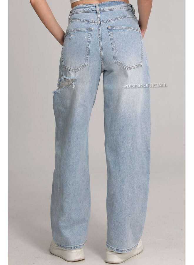 LIGHT BLUE - 'LISBOA JEANS' - STRETCH DESTROYED FOLDED JEANS