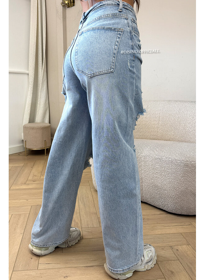 LIGHT BLUE - 'LISBOA JEANS' - STRETCH DESTROYED FOLDED JEANS