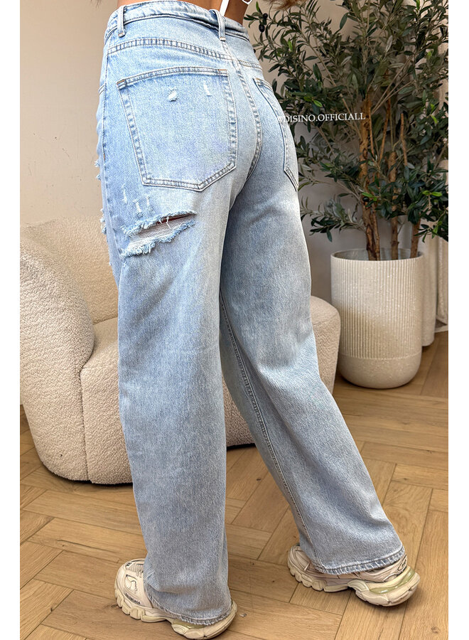 LIGHT BLUE - 'LISBOA JEANS' - STRETCH DESTROYED FOLDED JEANS