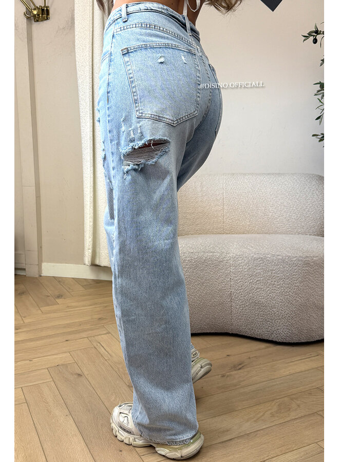 LIGHT BLUE - 'LISBOA JEANS' - STRETCH DESTROYED FOLDED JEANS
