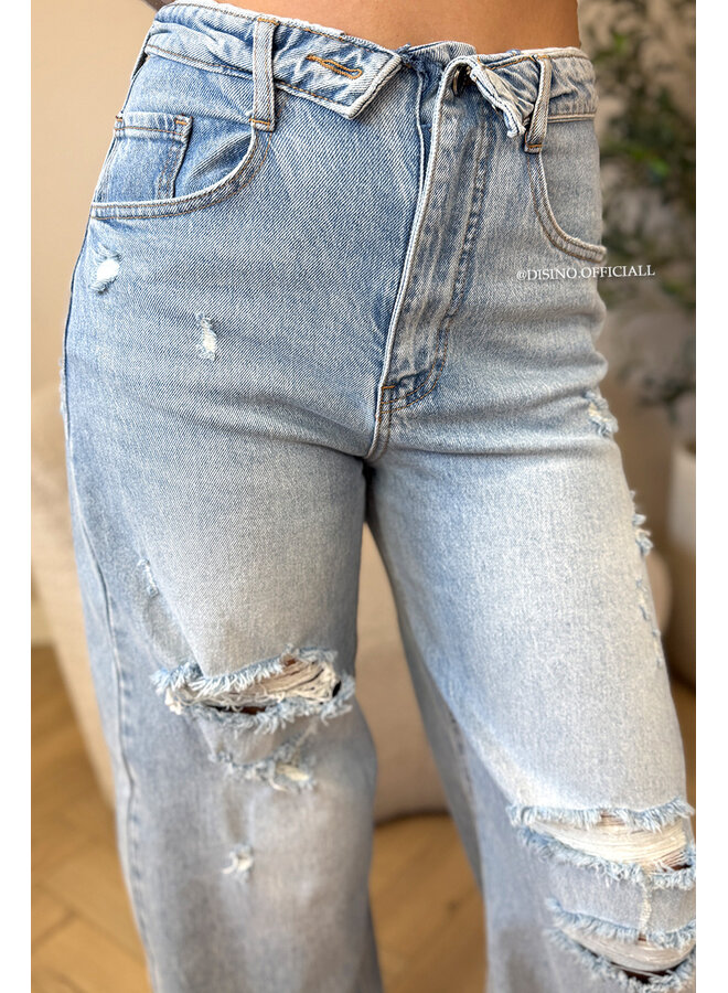 LIGHT BLUE - 'LISBOA JEANS' - STRETCH DESTROYED FOLDED JEANS
