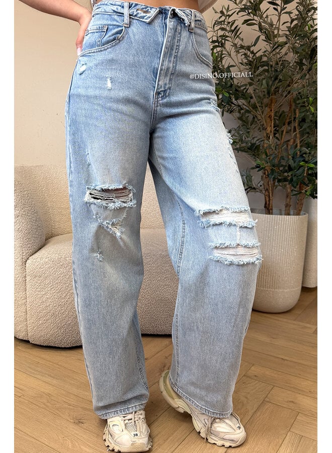 LIGHT BLUE - 'LISBOA JEANS' - STRETCH DESTROYED FOLDED JEANS