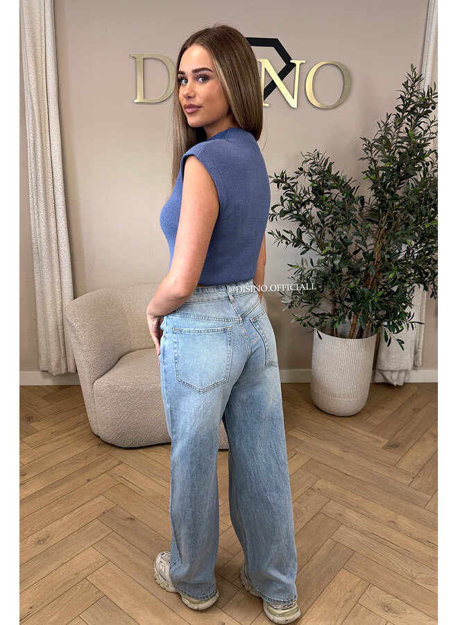 JEANS BLUE - 'CLEO' - BOYFRIEND PUFF SHOULDER TOP